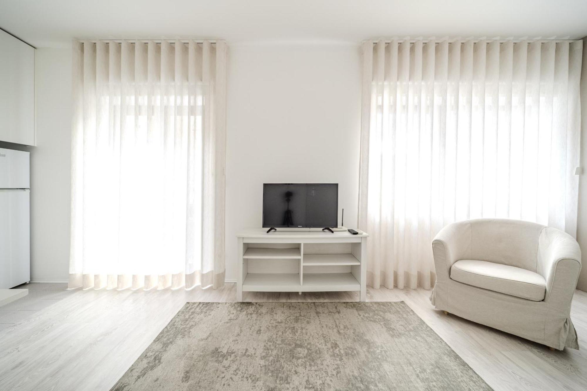 By House And People Apartemen